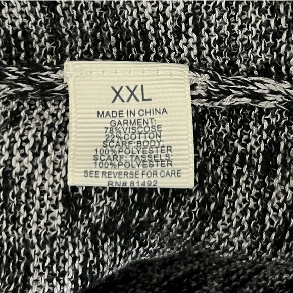 NWOT TANTRUMS XXL Grey Black White light Sweater Tunic w Bandanna Fringe Scarf - Picture 8 of 9